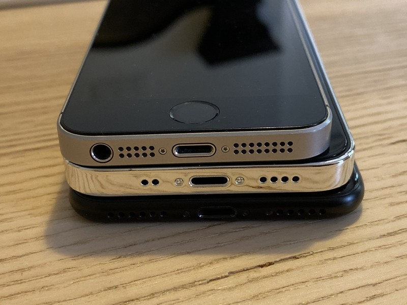 iPhone 12 сравнили с iPhone SE и iPhone 7