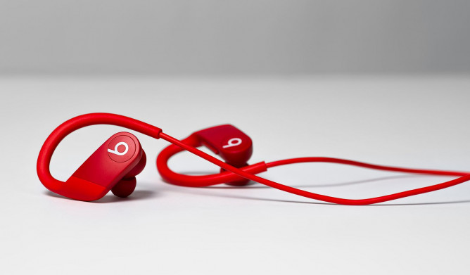 Apple выпустила беспроводные наушники Powerbeats 4