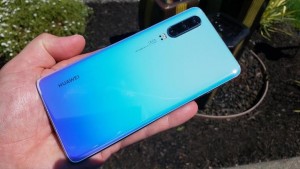 Смартфон Huawei P30 снова подешевел