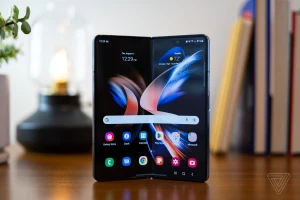 Samsung Galaxy Z Fold4 будет стоить 170 тысяч рублей