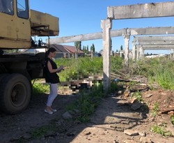 Возбуждено дело после гибели мужчины при разборе конюшни