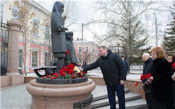 Депутаты и губернатор Красноярского края почтили память жителей блокадного Ленинграда