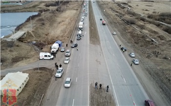 Полицейские показали, как ловят нарушителей режима самоизоляции на красноярских трассах