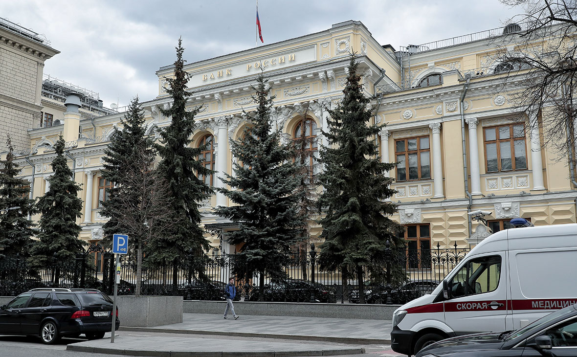 Российские банки в марте заняли у ЦБ рекордную с кризиса 2014 года сумму