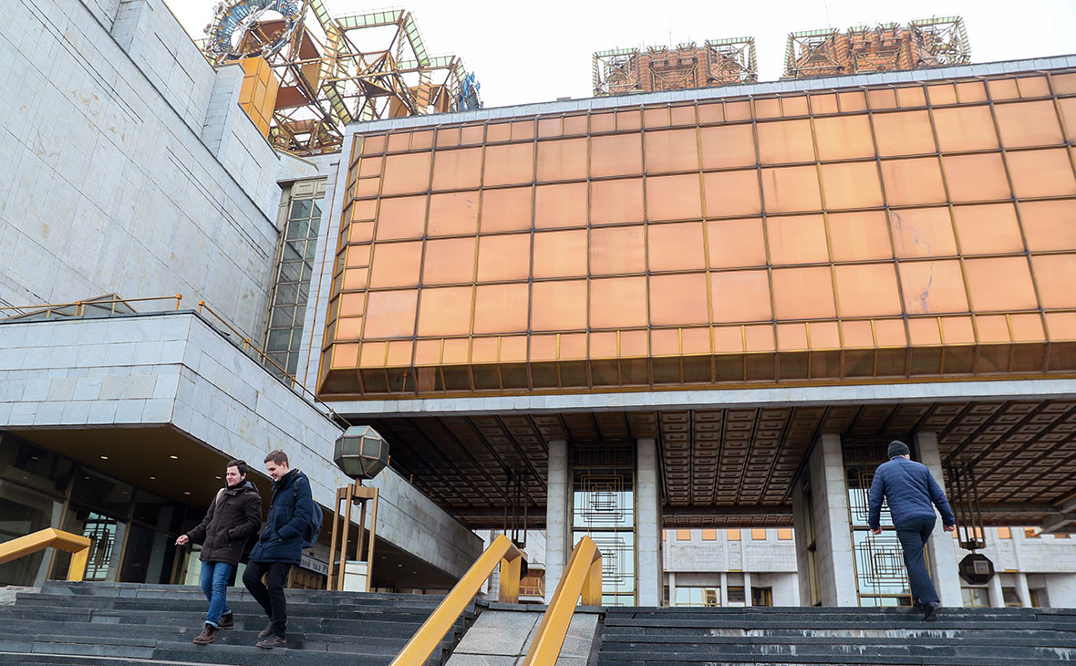 Академики и писатели подписали обращение против поправок в Конституцию