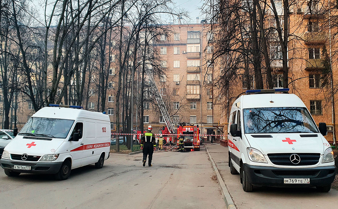 В многоэтажном жилом доме в Москве произошел пожар