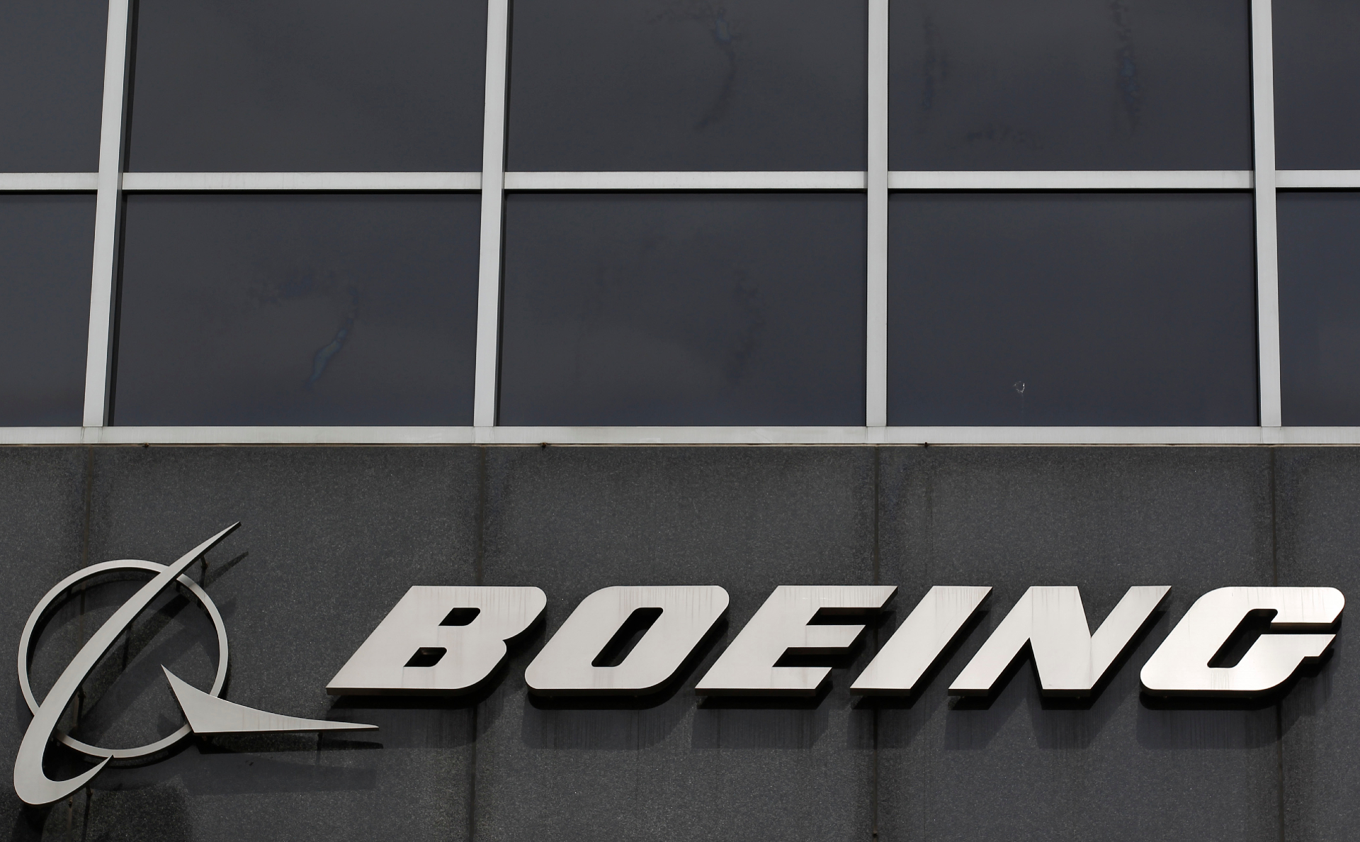 Акции Boeing упали на 4% после заявлений по 737 MAX