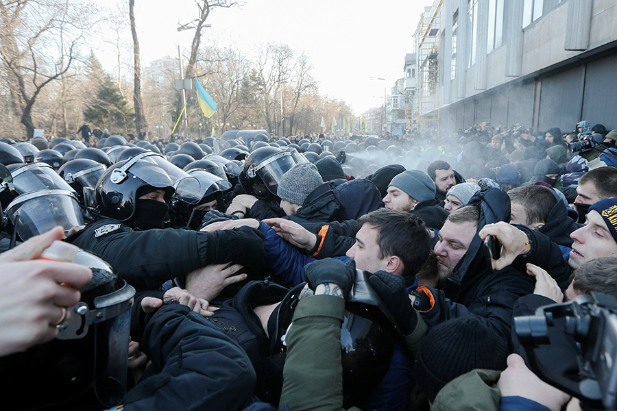 Столкновения протестующих с полицией в Киеве. Фоторепортаж