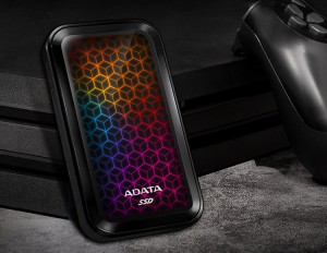 ADATA SE770G оборудован подсветкой