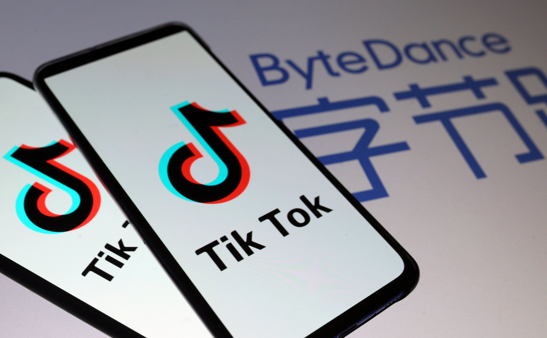 Власти Китая наказали владельца TikTok за «уход от ценностей социализма»