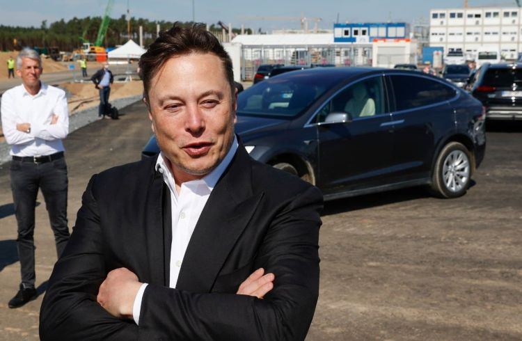 Маск признался, что тратит свою зарплату в Tesla на подготовку первого полёта людей на Марс