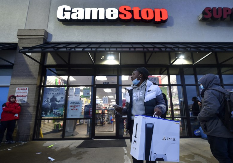 Пользователи ресурса Reddit не дали хедж-фондам заработать на падении акций GameStop