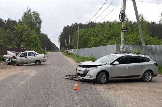 Три машины столкнулись на перекрестке в Сельцо