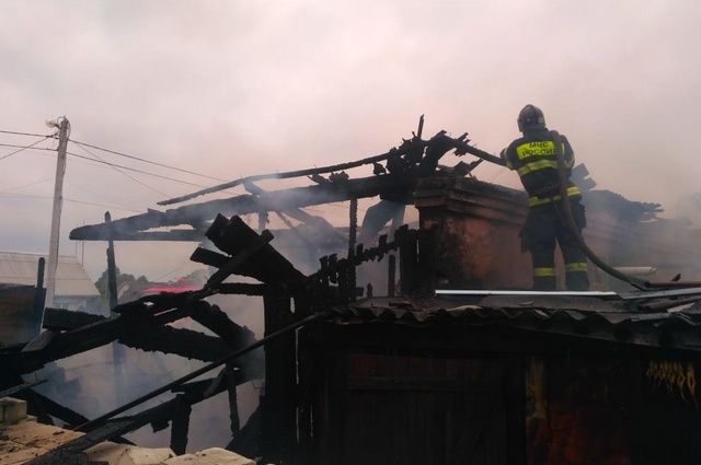 Жилой дом сгорел вечером воскресенья в Большом Полпино