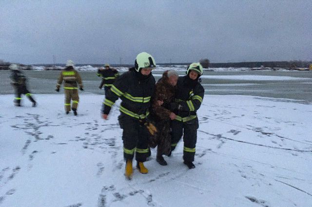 В Брянске спасли мужчину, который провалился под лёд