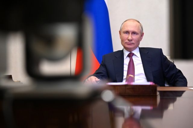 Путин поздравил следователей с их профессиональным праздником