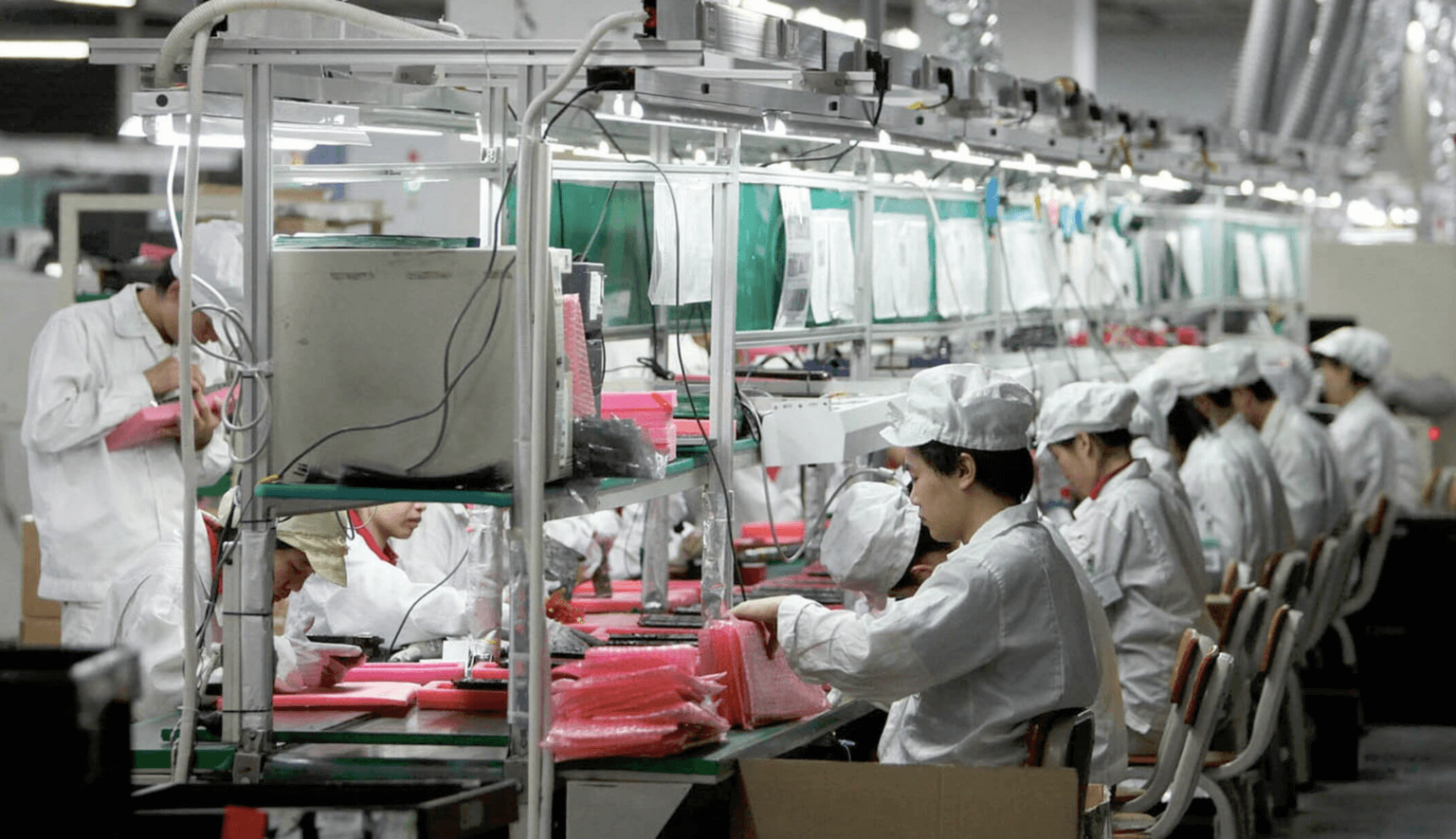 Foxconn: Объемы производства iPhone почти не снизятся. Пока