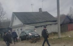 В Новозыбкове внедорожник въехал в жилой дом