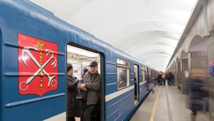 В Петербурге продлили опрос о переименовании метро 'Новокрестовская' в 'Зенит'