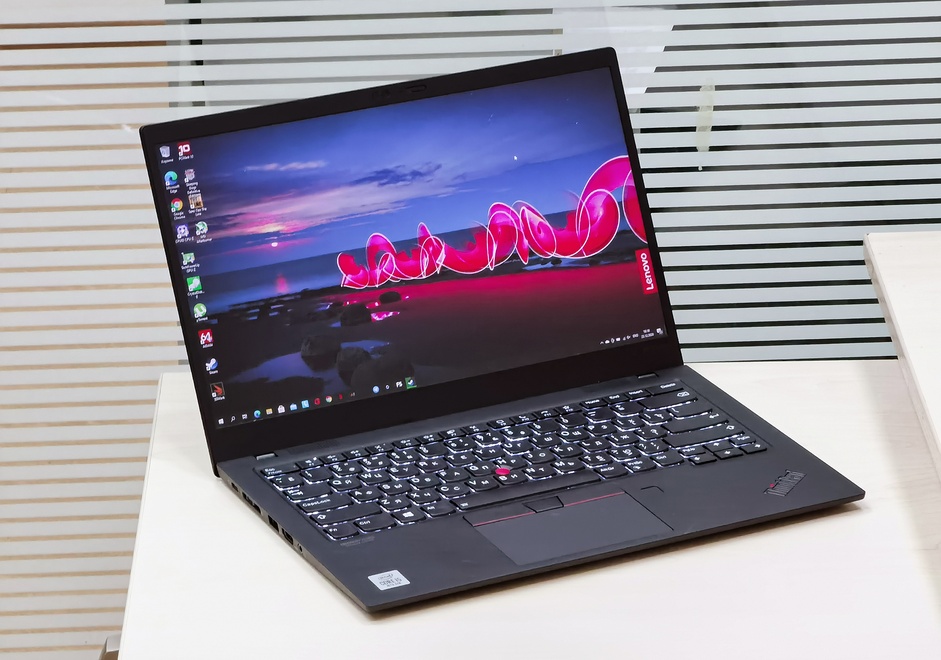 Обзор Lenovo ThinkPad X1 Carbon 8th Gen: нестареющая бизнес-классика