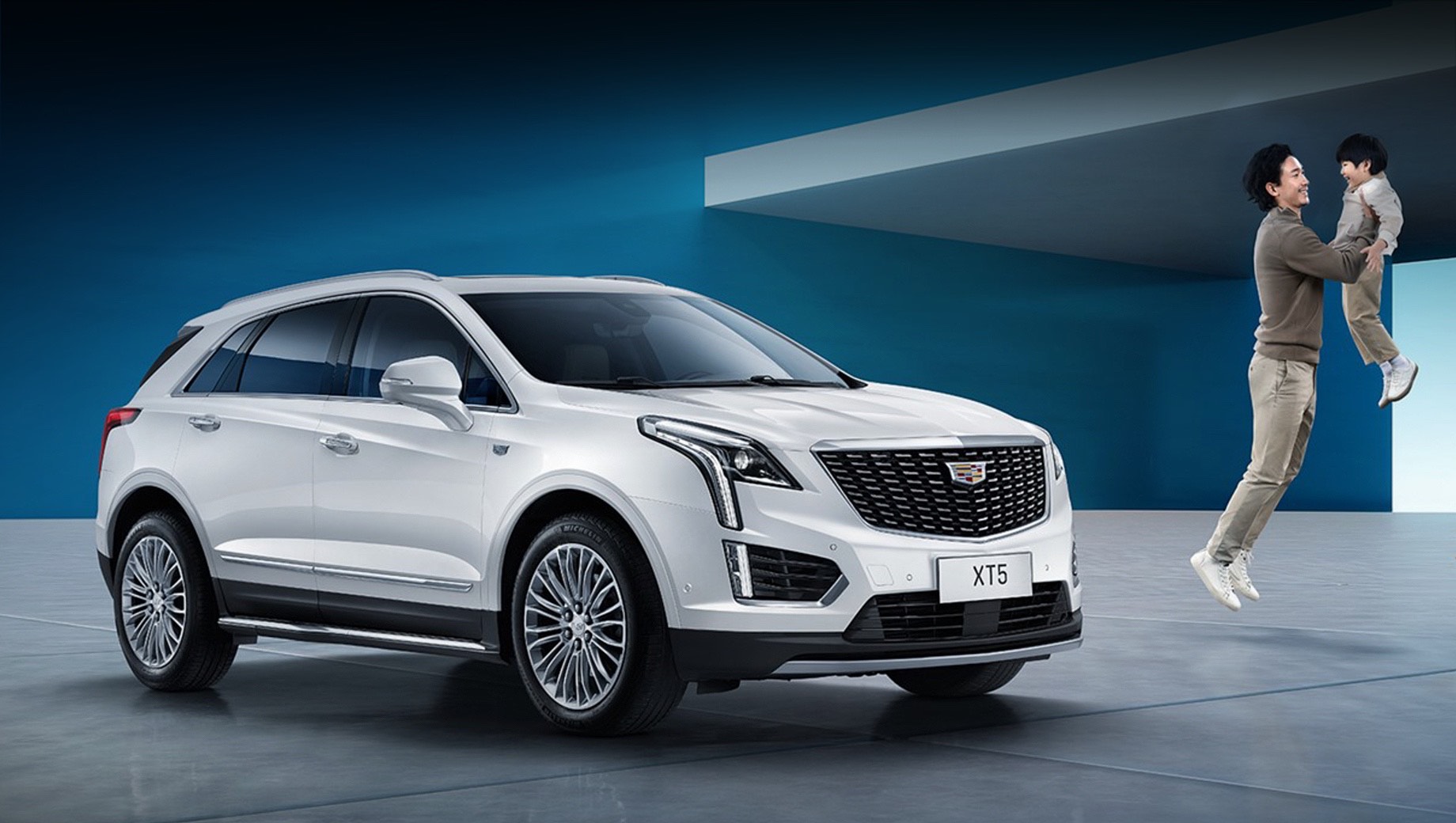 В Китае начались продажи гибридов Cadillac XT5 и XT6