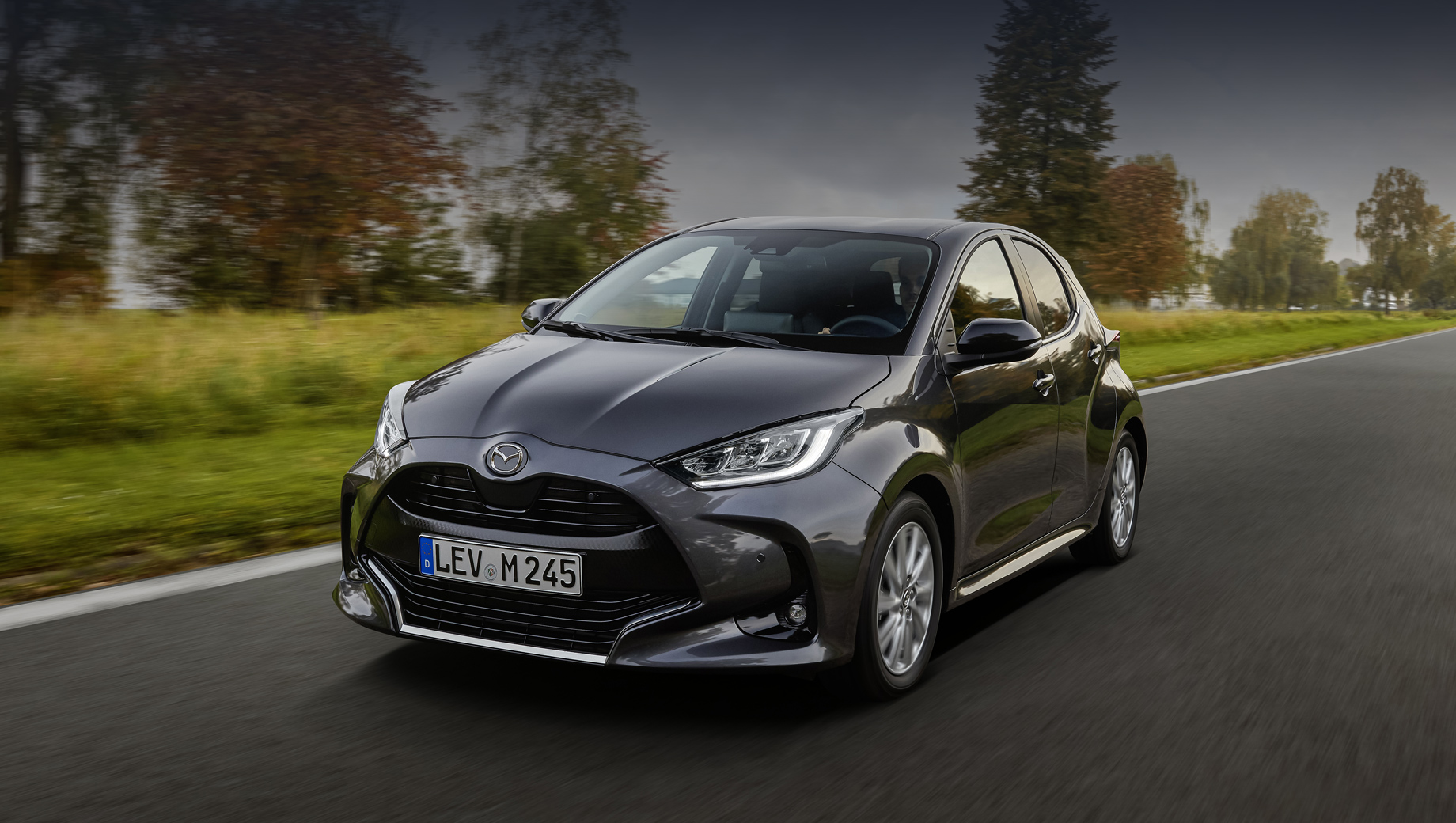 Toyota Yaris превратилась в модель Mazda 2 Hybrid