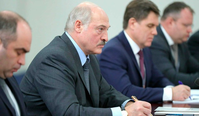 Решение Лукашенко о запрете протестной символики осудили: Разозлит народ