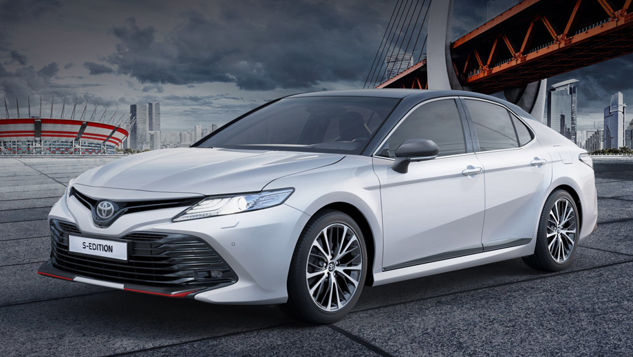 Седан Toyota Camry S-Edition для России выделился декором