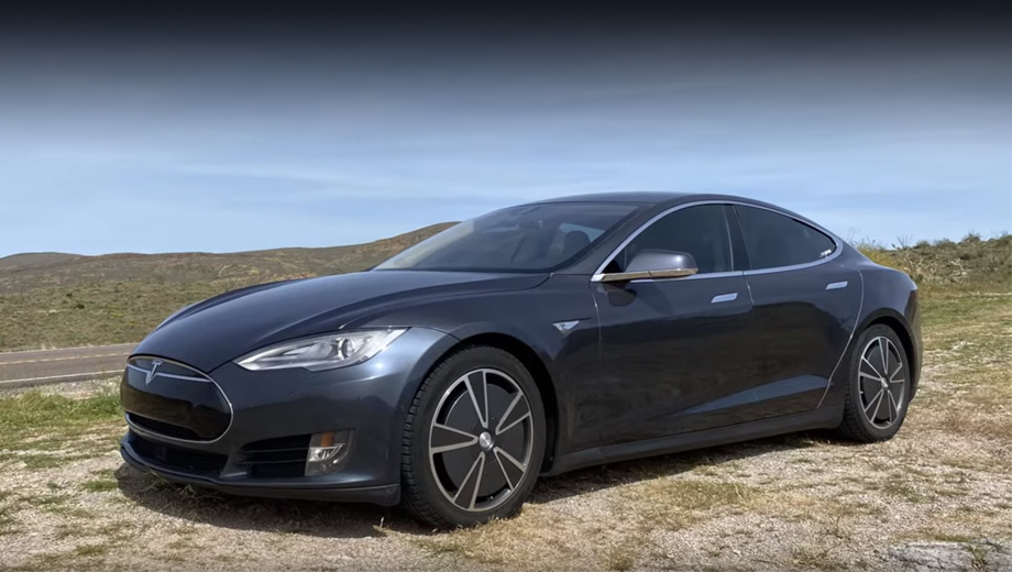 Электрокар Tesla Model S показал живучесть батареи