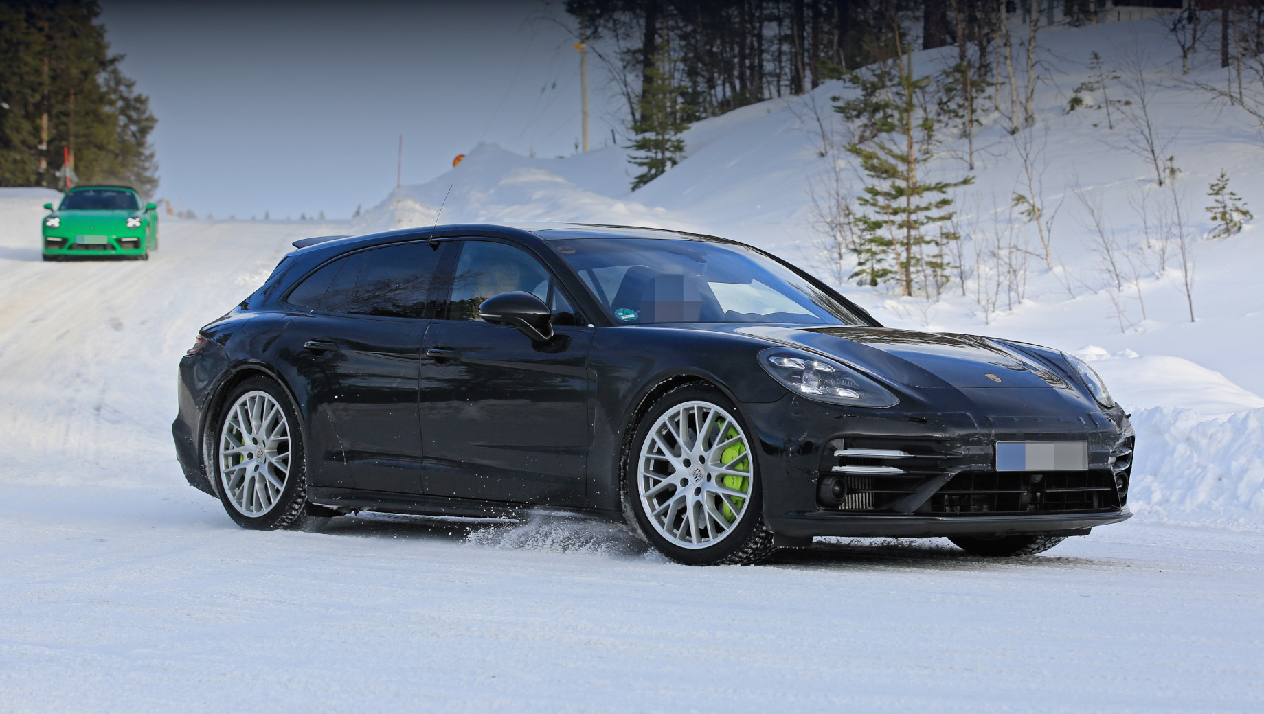 Модель Panamera Sport Turismo позволила взглянуть на обновки