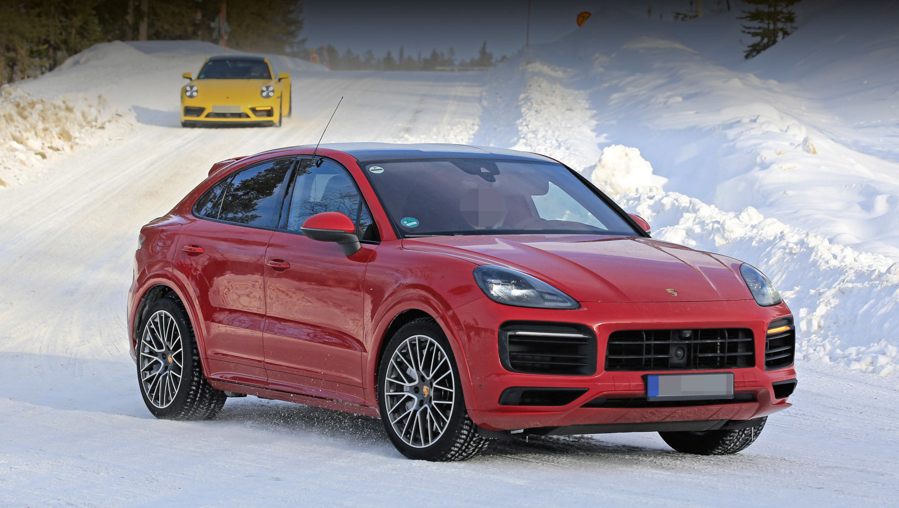 Зимние тесты приоткрыли Porsche Cayenne Coupe GTS