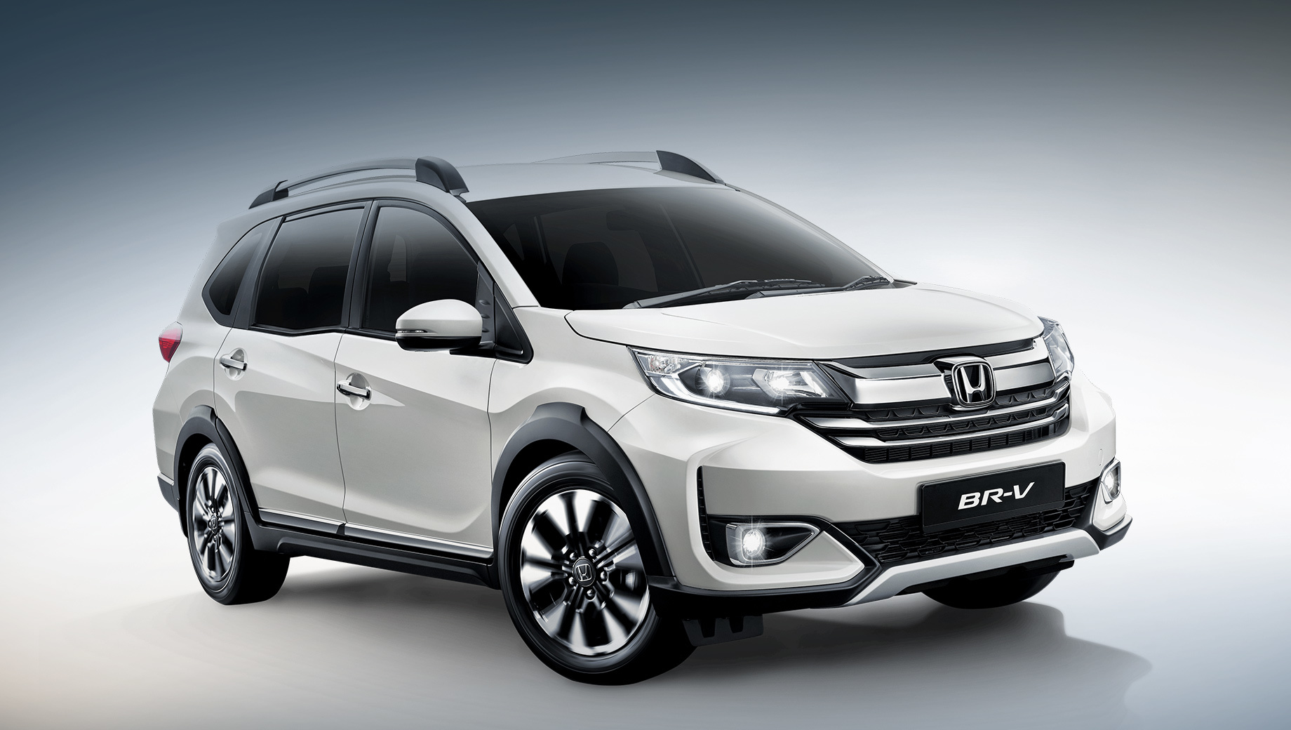 Трёхрядная Honda BR-V немного улучшена в Малайзии