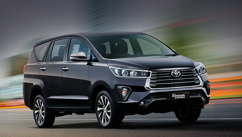 Компактвэн Toyota Innova Crysta претерпел подтяжку лица