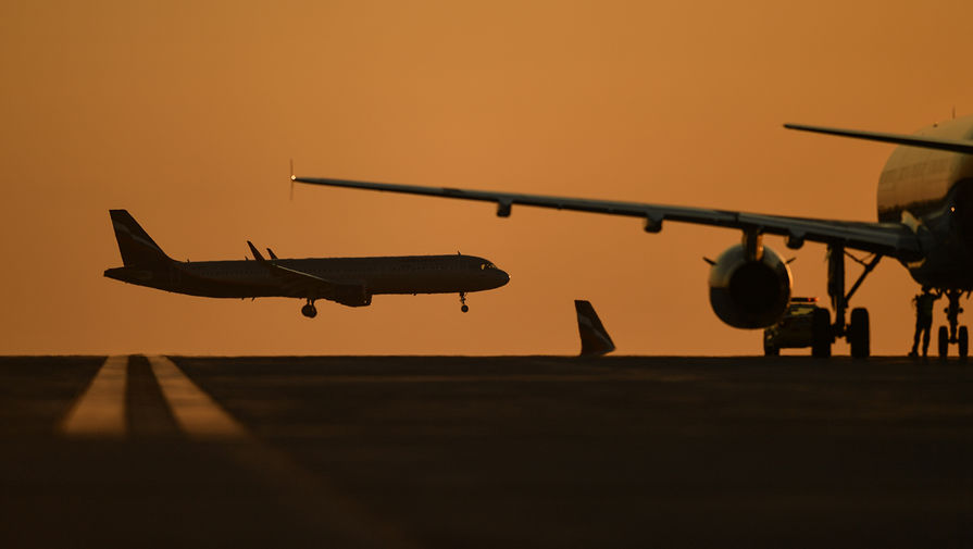 В ХМАО Boeing-735 столкнулся с птицей