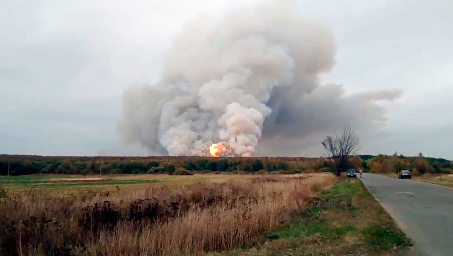 Восемь человек пострадали от пожара на складе боеприпасов под Рязанью