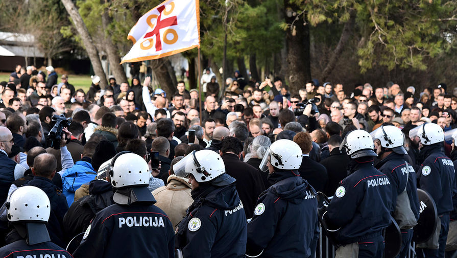 В Черногории начались задержания протестующих против закона о вероисповедании