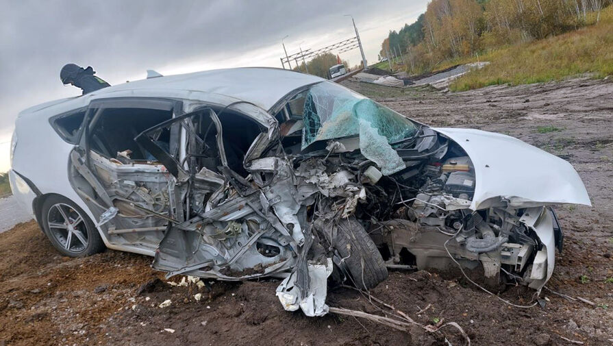 В Амурской области Toyota Prius въехал в припаркованный дорожный каток