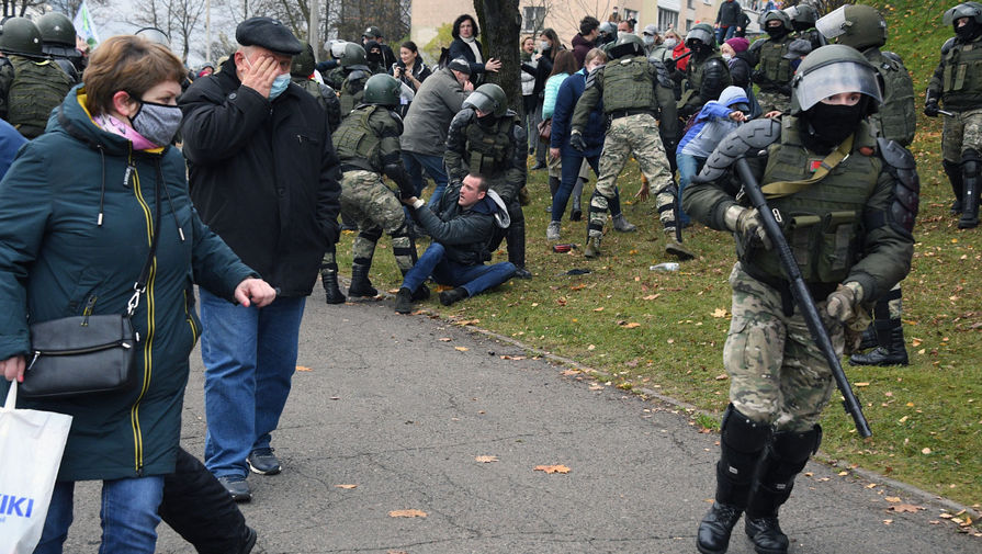 Силовики применили слезоточивый газ на митинге в пригороде Минска