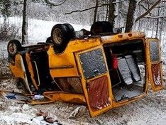 В Ивановской области перевернулся школьный автобус, пострадали дети (фото)