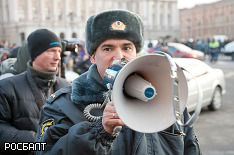 СМИ: В Чечне и Заполярье полиция через мегафон просит людей разойтись по домам