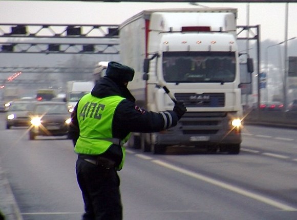 На дамбе в Петербурге столкнулись 13 автомобилей