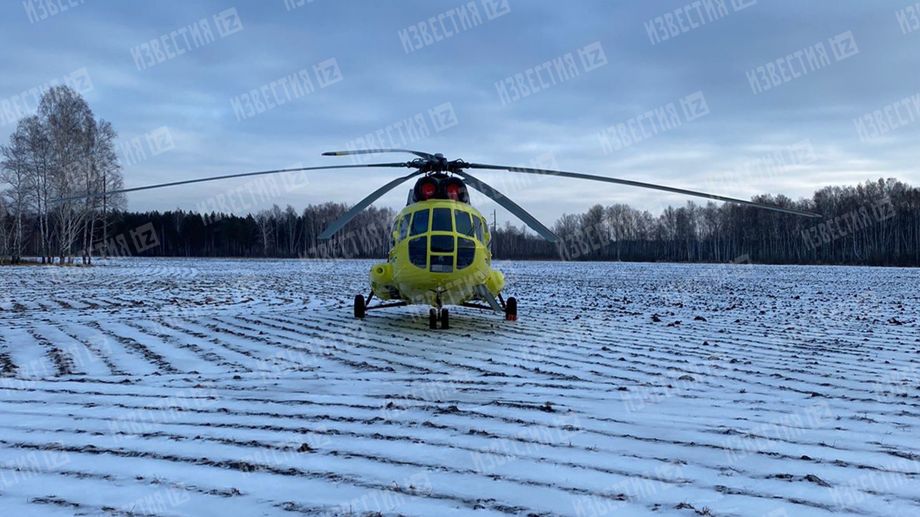 Вертолет Ми-8 аварийно сел в Тюменской области