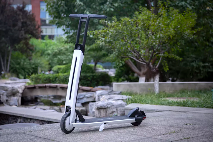 Segway выпустила электросамокат с круиз-контролем