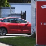 Tesla предлагает 1 млн. долларов и электромобиль за взлом Model 3 на конкурсе Pwn2Own