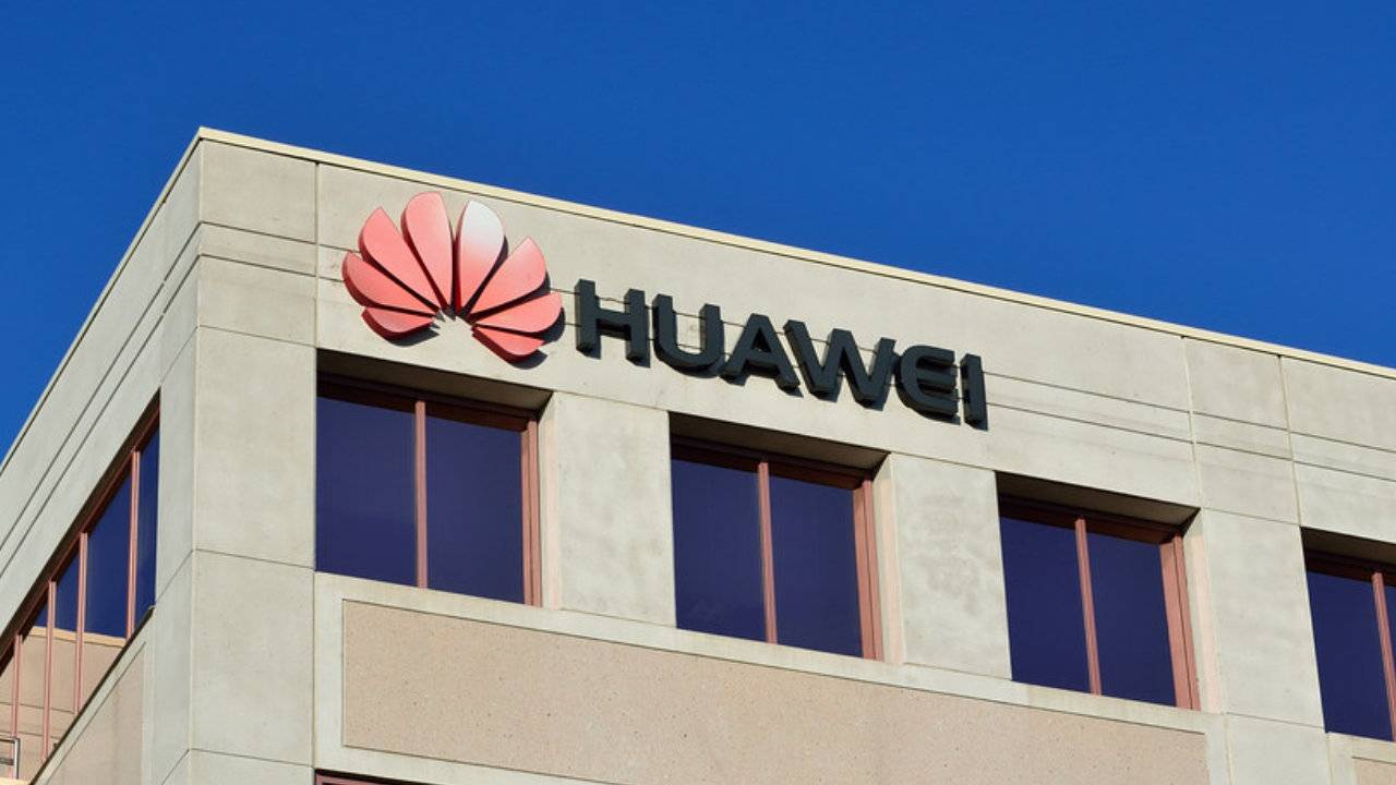 Китайские пользователи массово скупают устройства Huawei, несмотря на рост цен