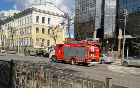 В Курске мужчина разжег мангал на балконе