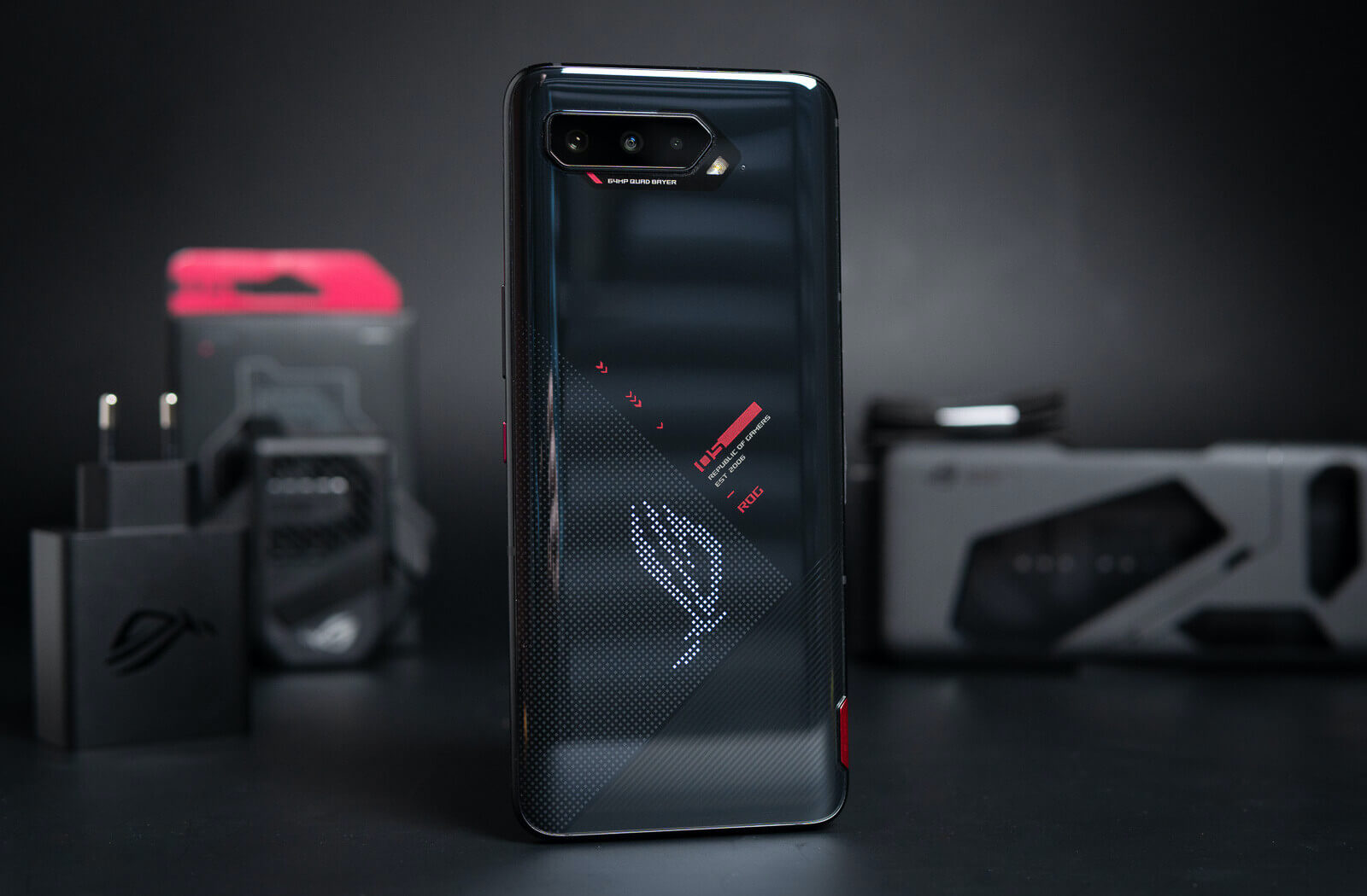 Игровой смартфон ASUS ROG Phone 5 вышел в России