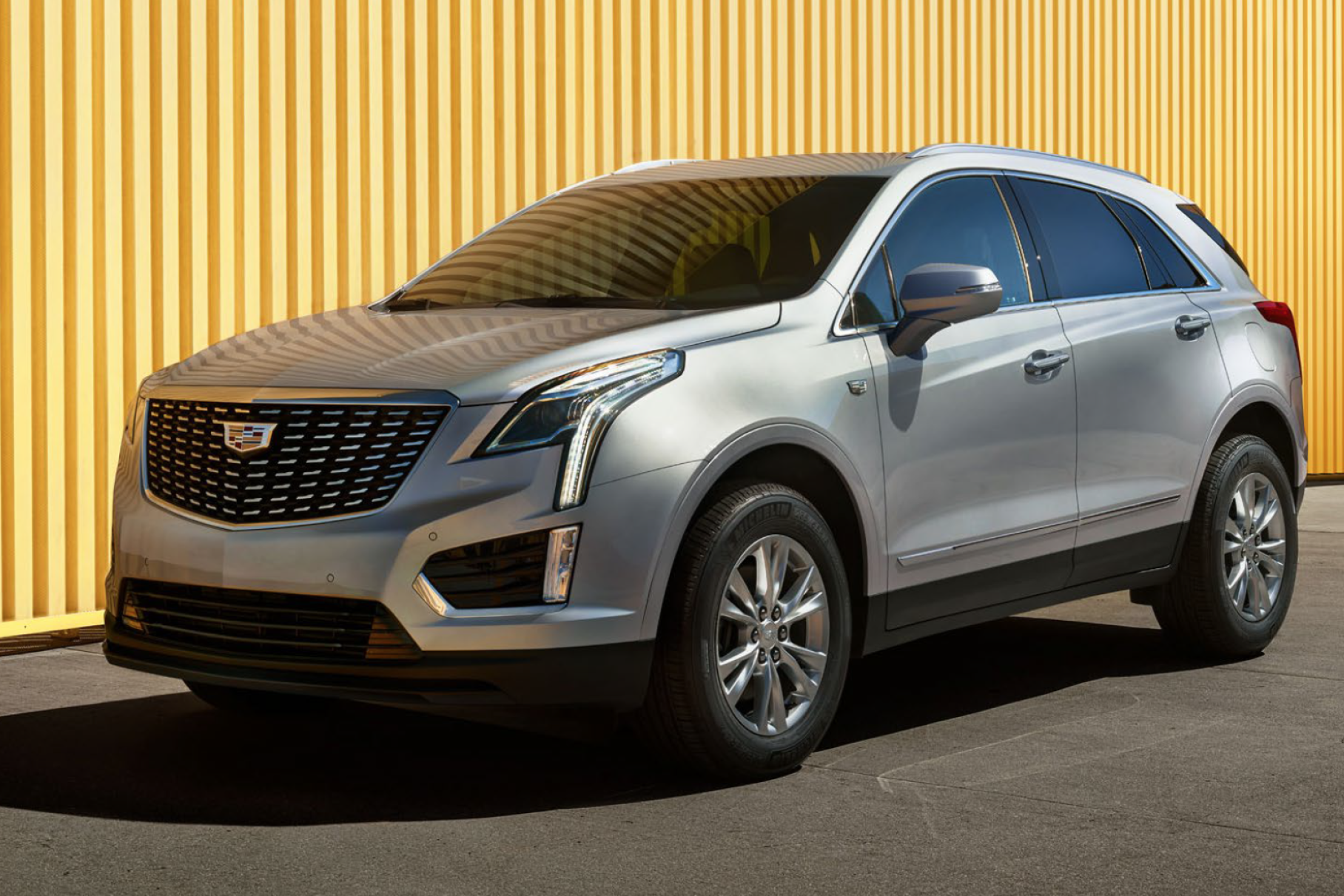 Обновленный Cadillac XT5 для России лишился мотора V6 и подешевел