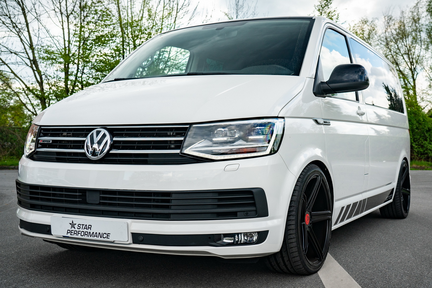 Посмотрите на «заряженный» 300-сильный минивэн Volkswagen T6