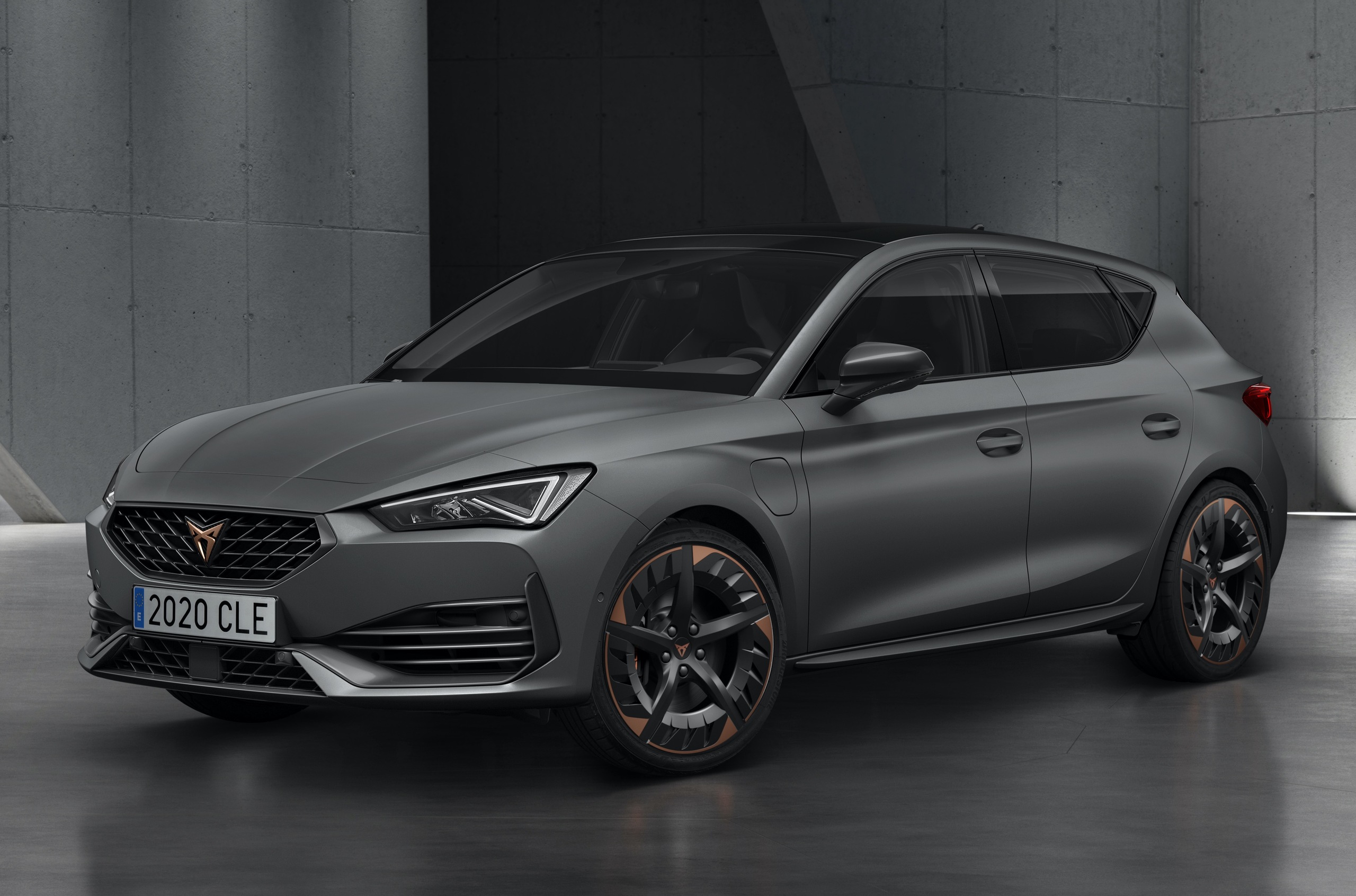 Новый Cupra Leon лишился логотипа Seat и стал гибридом